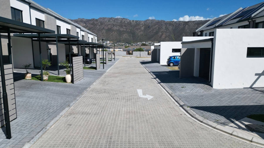 2 Bedroom Property for Sale in Whispering Pines Western Cape